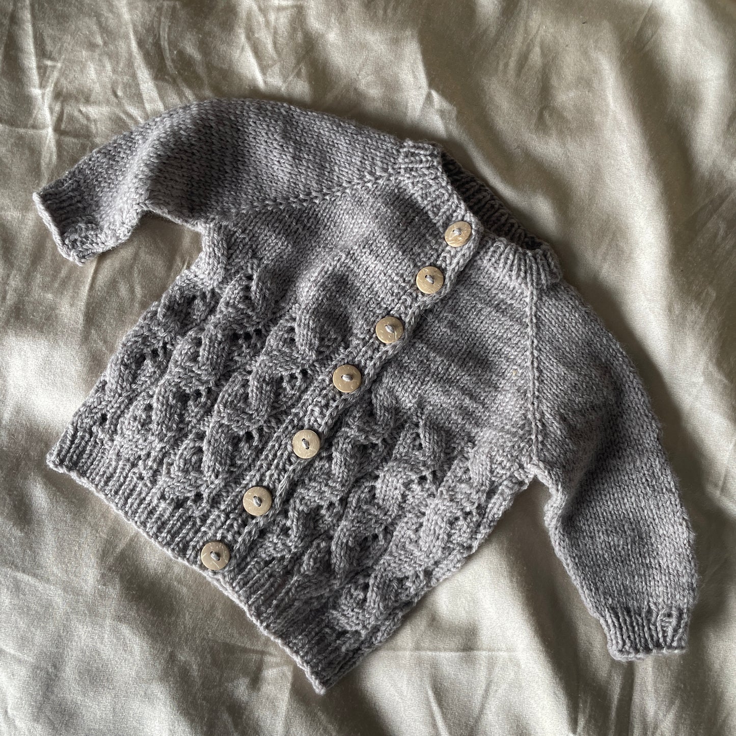 Hæðir opin barnapeysa | Fanneyknits