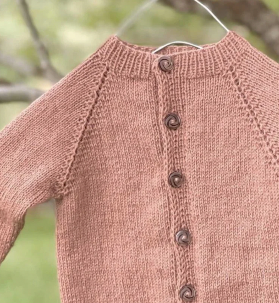 Bjarki opin barnapeysa | Knitbyay