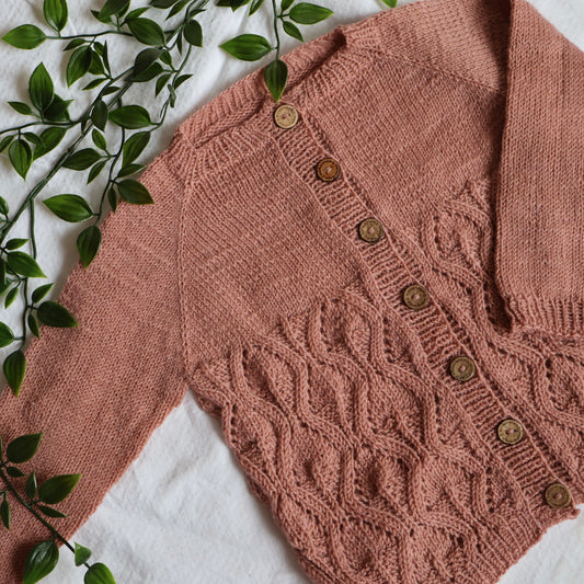 Eyva Ungbarnapeysa | KnitbyKatrín